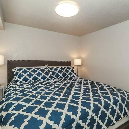 Holly First Floor 2 King Beds Villa Kansas City Kültér fotó