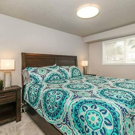 Holly First Floor 2 King Beds Villa Kansas City Kültér fotó