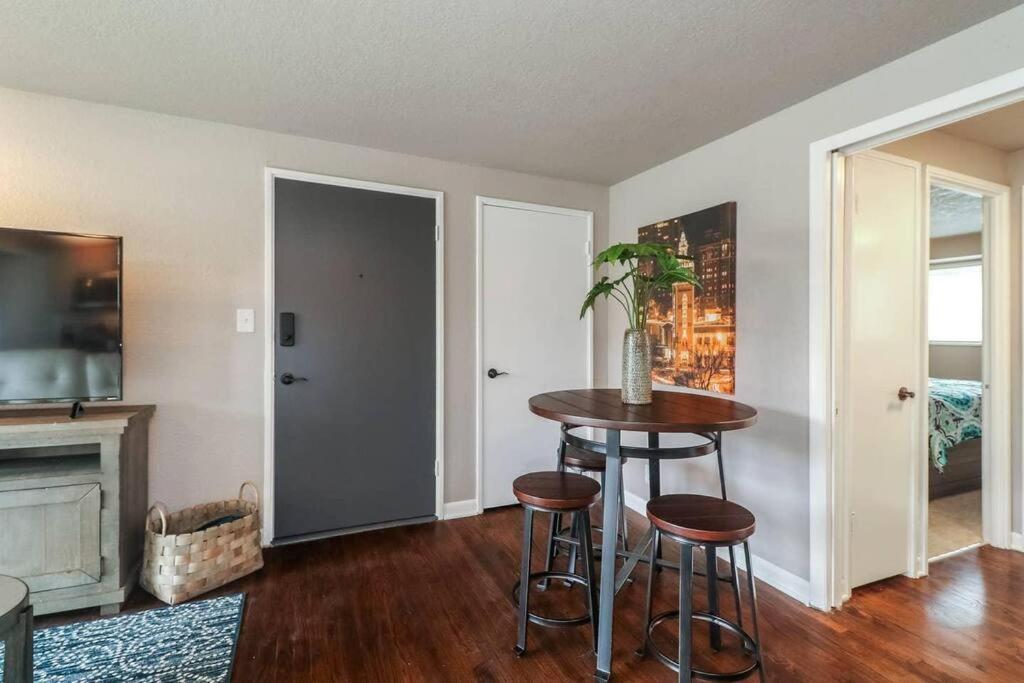 Holly First Floor 2 King Beds Villa Kansas City Kültér fotó
