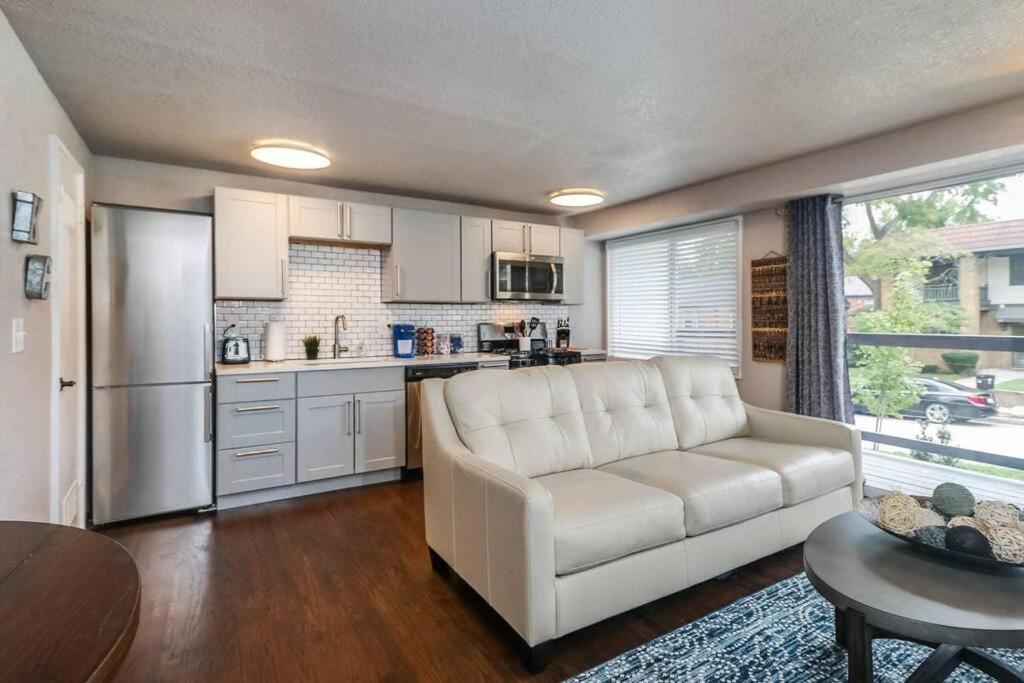 Holly First Floor 2 King Beds Villa Kansas City Kültér fotó