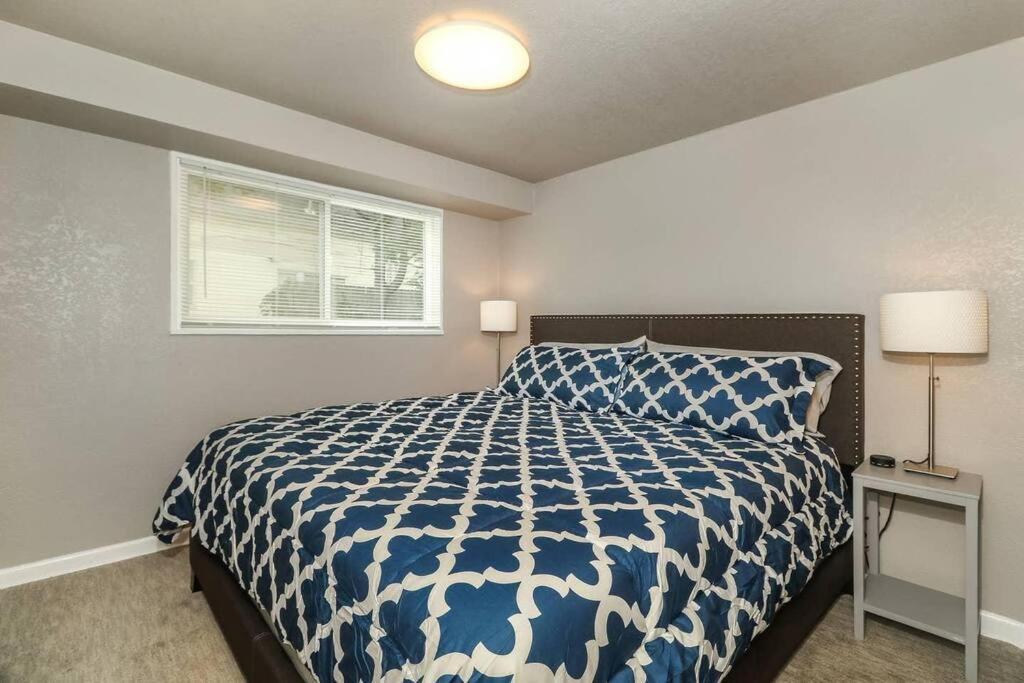 Holly First Floor 2 King Beds Villa Kansas City Kültér fotó