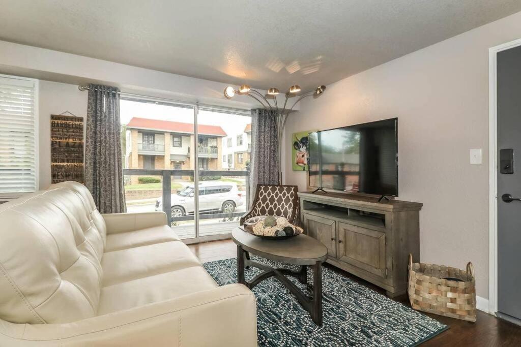 Holly First Floor 2 King Beds Villa Kansas City Kültér fotó